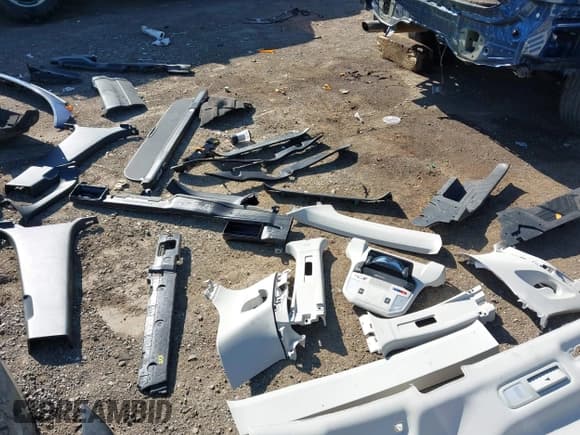 ✅ 2022 Subaru Ascent Premium • VIN: 4S4WMACD0N3462675 • Lot: 43146321. Listed on IAAI with 28,940 mi. Free auction sales archive from the USA and detailed vehicle history report at DreamBid. Image 21.