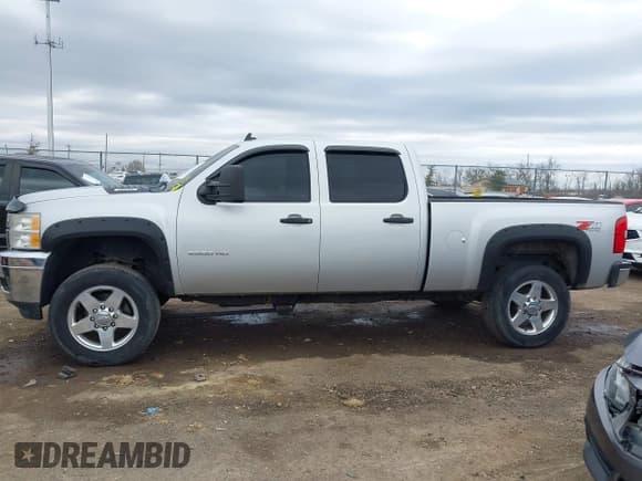 ✅ 2011 Chevrolet Silverado 2500HD LT • VIN: 1GC1KXCG5BF243996 • Лот: 41820026. Опубликован ранее на IAAI с пробегом 176 712 миль. Бесплатный доступ к архиву аукционных продаж из США и подробный отчёт об истории автомобиля на DreamBid. Изображение 14.
