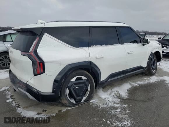 ✅ 2024 Kia EV9 Land • VIN: KNDADFS59R6026823 • Lot: 46117995. Wystawiony na Copart z przebiegiem 2 585 mil. Bezpłatny archiwum sprzedaży aukcyjnych z USA i szczegółowy raport historii pojazdu na DreamBid. Zdjęcie 3.