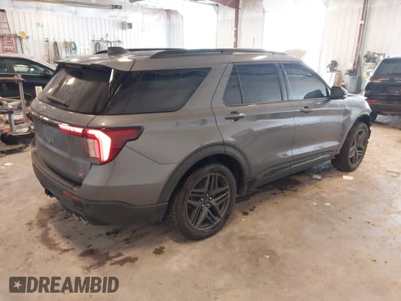 ✅ 2025 Ford Explorer ST • VIN: 1FMWK8GCXSGA03321 • Lot: 43095335. Listed on IAAI with 12,387 mi. Free auction sales archive from the USA and detailed vehicle history report at DreamBid. Image 4.