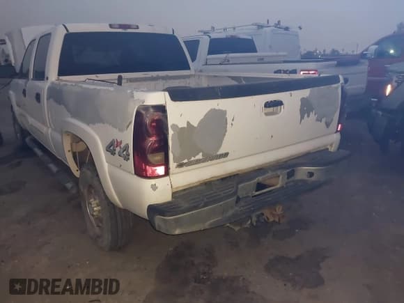 ✅ 2006 Chevrolet Silverado 2500HD LT1 • VIN: 1GCHK23286F114288 • Лот: 43728466. Опубликован ранее на IAAI с пробегом 317 055 миль. Бесплатный доступ к архиву аукционных продаж из США и подробный отчёт об истории автомобиля на DreamBid. Изображение 18.