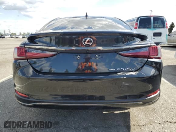 ✅ 2022 Lexus ES • VIN: 58AG11D15NU009821 • Лот: 52143145. Опубликован ранее на Copart с пробегом 12 444 миль. Бесплатный доступ к архиву аукционных продаж из США и подробный отчёт об истории автомобиля на DreamBid. Изображение 6.