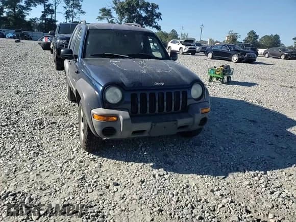 ✅ 2003 Jeep Liberty Sport • VIN: 1J4GL48K83W732813 • Lot: 82518085. Wystawiony na Copart z przebiegiem 164 361 mil. Bezpłatny archiwum sprzedaży aukcyjnych z USA i szczegółowy raport historii pojazdu na DreamBid. Zdjęcie 14.