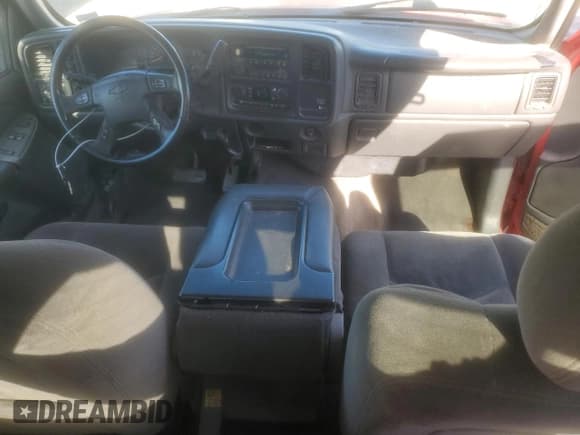 ✅ 2004 Chevrolet Silverado 2500HD LS • VIN: 1GCHK29U24E111656 • Lot: 90936125. Wystawiony na Copart z przebiegiem 196 065 mil. Bezpłatny archiwum sprzedaży aukcyjnych z USA i szczegółowy raport historii pojazdu na DreamBid. Zdjęcie 8.