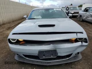 ✅ 2022 Dodge Challenger R/T • VIN: 2C3CDZBT5NH195730 • Lot: 73227453. Wystawiony na Copart z przebiegiem 3 107 mil. Bezpłatny archiwum sprzedaży aukcyjnych z USA i szczegółowy raport historii pojazdu na DreamBid. Zdjęcie 5.