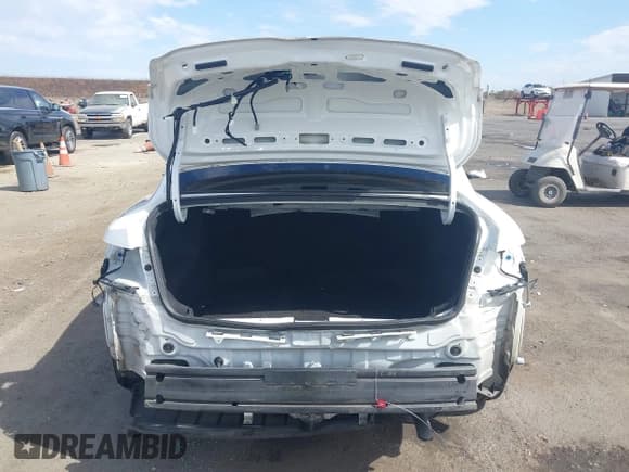 ✅ 2017 Acura ILX • VIN: 19UDE2F33HA005216 • Лот: 43302122. Опубликован ранее на IAAI с пробегом 181 980 миль. Бесплатный доступ к архиву аукционных продаж из США и подробный отчёт об истории автомобиля на DreamBid. Изображение 17.