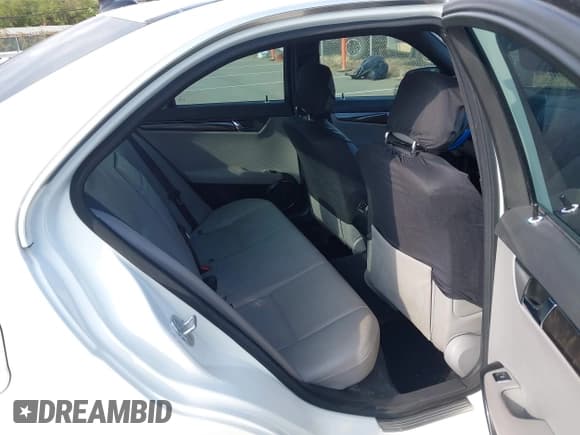 ✅ 2008 Mercedes-Benz C 350 Sport • VIN: WDDGF56X68R019132 • Lot: 43359392. Listed on IAAI with 124,048 mi. Free auction sales archive from the USA and detailed vehicle history report at DreamBid. Image 8.