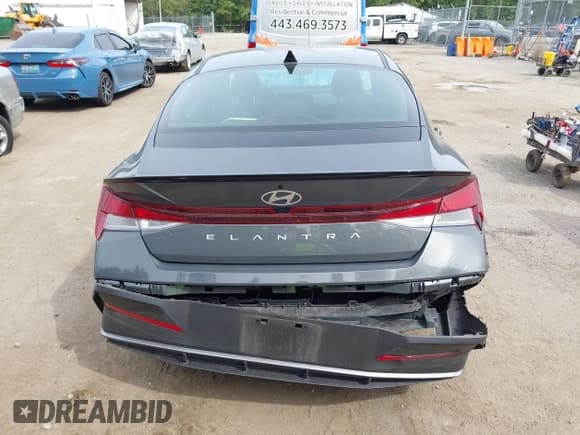 ✅ 2025 Hyundai Elantra SEL Sport • VIN: KMHLM4DG9SU995045 • Lot: 43324721. Listed on IAAI with 17,935 mi. Free auction sales archive from the USA and detailed vehicle history report at DreamBid. Image 16.