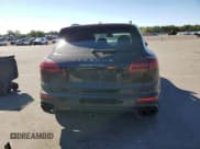 ✅ 2017 Porsche Cayenne Turbo • VIN: WP1AC2A24HLA93038 • Lot: 81943455. Wystawiony na Copart z przebiegiem 74 991 mil. Bezpłatny archiwum sprzedaży aukcyjnych z USA i szczegółowy raport historii pojazdu na DreamBid. Zdjęcie 6.