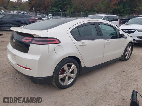 ✅ 2012 Chevrolet Volt • VIN: 1G1RD6E42CU113755 • Lot: 43609420. Listed on IAAI with 131,630 mi. Free auction sales archive from the USA and detailed vehicle history report at DreamBid. Image 4.
