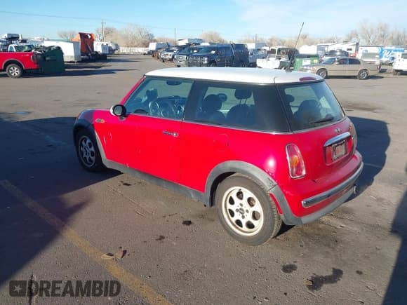 ✅ 2002 MINI Hardtop • VIN: WMWRC33402TC30136 • Lot: 43905817. Wystawiony na IAAI z przebiegiem 82 061 mil. Bezpłatny archiwum sprzedaży aukcyjnych z USA i szczegółowy raport historii pojazdu na DreamBid. Zdjęcie 3.