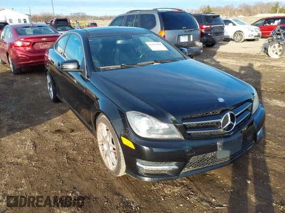 ✅ 2014 Mercedes-Benz C 250 • VIN: WDDGJ4HB5EG327622 • Lot: 41534358. Wystawiony na IAAI z przebiegiem 140 843 mil. Bezpłatny archiwum sprzedaży aukcyjnych z USA i szczegółowy raport historii pojazdu na DreamBid. Zdjęcie 1.