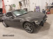 ✅ 2022 Mazda MX-5 Miata Grand Touring • VIN: JM1NDAM71N0505009 • Lot: 41991312. Wystawiony na IAAI z przebiegiem 19 265 mil. Bezpłatny archiwum sprzedaży aukcyjnych z USA i szczegółowy raport historii pojazdu na DreamBid. Zdjęcie 1.