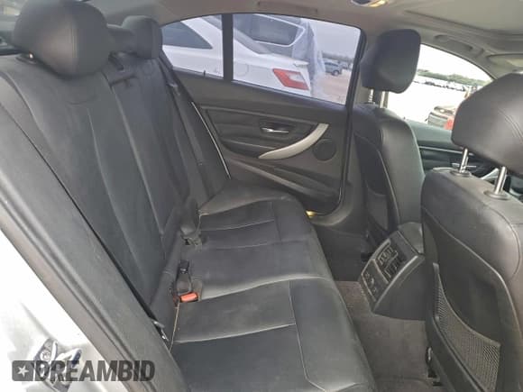 ✅ 2012 BMW 3 Series 328i • VIN: WBA3A5G51CNP15964 • Lot: 95764305. Wystawiony na Copart z przebiegiem 140 592 mil. Bezpłatny archiwum sprzedaży aukcyjnych z USA i szczegółowy raport historii pojazdu na DreamBid. Zdjęcie 10.