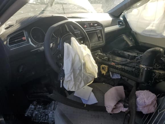 ✅ 2020 Volkswagen Tiguan S • VIN: 3VV0B7AX9LM144292 • Lot: 90301325. Listed on Copart with 99,999 mi. Free auction sales archive from the USA and detailed vehicle history report at DreamBid. Image 8.