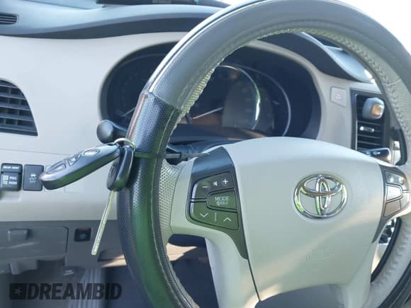 ✅ 2011 Toyota Sienna XLE • VIN: 5TDYK3DC5BS038682 • Lot: 43604542. Listed on IAAI with 58,938 mi. Free auction sales archive from the USA and detailed vehicle history report at DreamBid. Image 11.