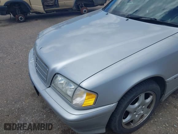 ✅ 1999 Mercedes-Benz C 230/260/280/320 • VIN: WDBHA29G1XA781478 • Lot: 42051212. Listed on IAAI with Not provided. Free auction sales archive from the USA and detailed vehicle history report at DreamBid. Image 6.