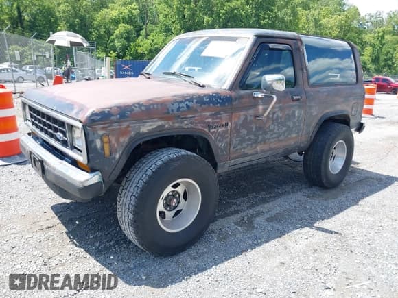 ✅ 1988 Ford Bronco • VIN: 1FMCU14T9JUD09807 • Lot: 42633848. Wystawiony na IAAI z przebiegiem 33 253 mil. Bezpłatny archiwum sprzedaży aukcyjnych z USA i szczegółowy raport historii pojazdu na DreamBid. Zdjęcie 17.