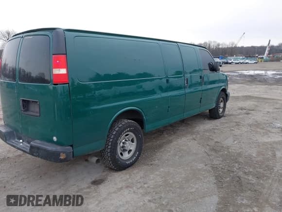✅ 2014 Chevrolet Express Cargo • VIN: 1GCWGGCAXE1198199 • Lot: 41242821. Listed on IAAI with 274,446 mi. Free auction sales archive from the USA and detailed vehicle history report at DreamBid. Image 4.