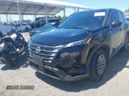 ✅ 2025 Nissan Rogue S • VIN: 5N1BT3AA7SC772324 • Lot: 42260056. Wystawiony na IAAI z przebiegiem 8 529 mil. Bezpłatny archiwum sprzedaży aukcyjnych z USA i szczegółowy raport historii pojazdu na DreamBid. Zdjęcie 6.