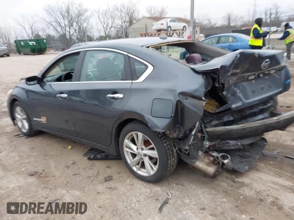 ✅ 2013 Nissan Altima SV • VIN: 1N4AL3AP9DN503064 • Lot: 43764042. Listed on IAAI with 231,149 mi. Free auction sales archive from the USA and detailed vehicle history report at DreamBid. Image 3.