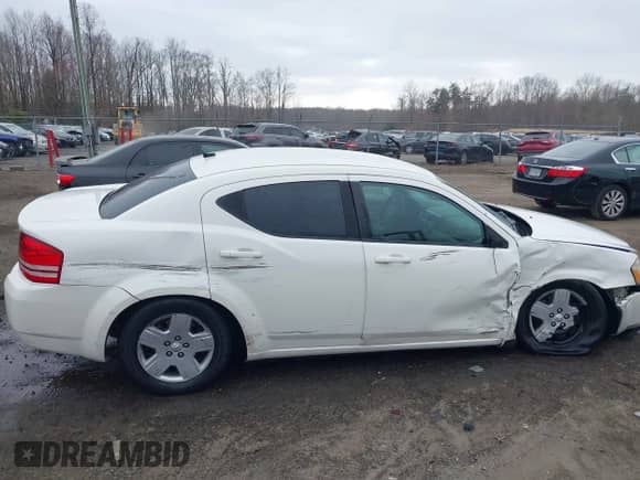 2010 Dodge Avenger SXT z VIN 1B3CC4FDXAN193611, wystawiony jako IAAI lot #41798586 z przebiegiem 92 800 mil mil oraz . Historia ofert i sprzedaży dostępna na DreamBid. Obrazek 13.