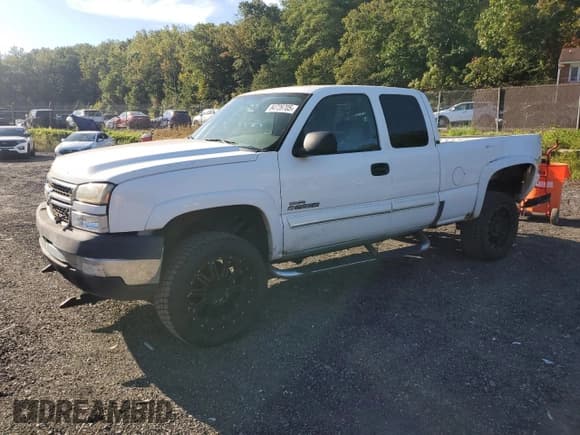 ✅ 2006 Chevrolet Silverado 2500HD LT1 • VIN: 1GCHK29D26E247336 • Lot: 92932585. Wystawiony na Copart z przebiegiem 320 091 mil. Bezpłatny archiwum sprzedaży aukcyjnych z USA i szczegółowy raport historii pojazdu na DreamBid. Zdjęcie 1.