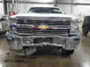 2015 Chevrolet Silverado 2500HD Work Truck z VIN 1GC1KUEG0FF623247, wystawiony jako Copart lot #55618025 z przebiegiem 165 890 mil mil oraz Szkoda całkowita • Salvage title. Historia ofert i sprzedaży dostępna na DreamBid. Obrazek 5.