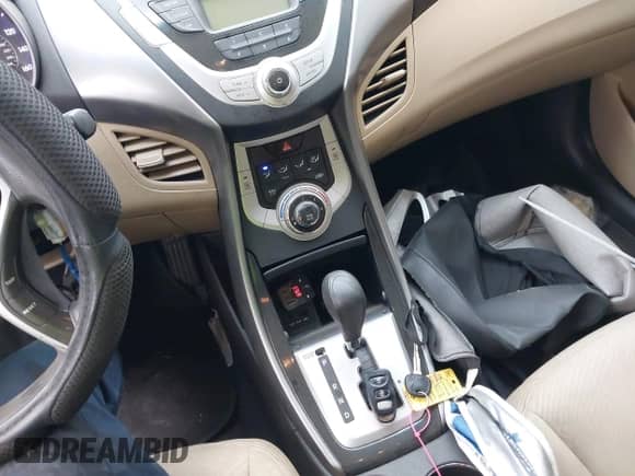 ✅ 2012 Hyundai Elantra Limited • VIN: 5NPDH4AEXCH139894 • Lot: 43551780. Wystawiony na IAAI z przebiegiem 189 824 mil. Bezpłatny archiwum sprzedaży aukcyjnych z USA i szczegółowy raport historii pojazdu na DreamBid. Zdjęcie 11.