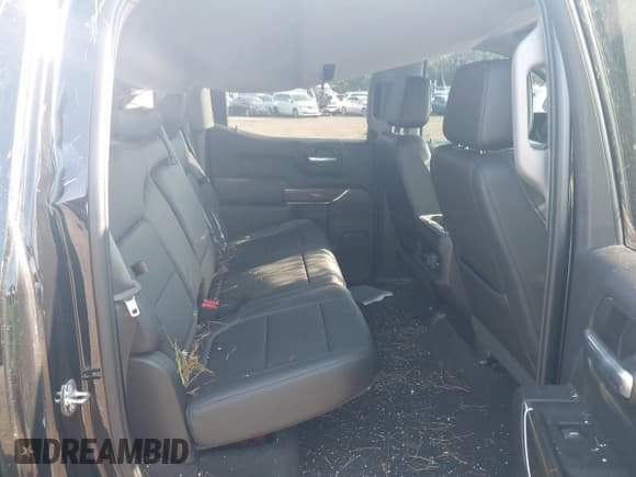 ✅ 2019 Chevrolet Silverado 1500 RST • VIN: 3GCUYEED9KG102561 • Lot: 43216999. Wystawiony na IAAI z przebiegiem 76 081 mil. Bezpłatny archiwum sprzedaży aukcyjnych z USA i szczegółowy raport historii pojazdu na DreamBid. Zdjęcie 8.