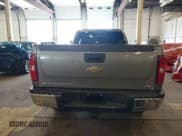 ✅ 2008 Chevrolet Silverado 2500HD 1LT • VIN: 1GCHK29698E176379 • Lot: 41808600. Wystawiony na IAAI z przebiegiem 182 610 mil. Bezpłatny archiwum sprzedaży aukcyjnych z USA i szczegółowy raport historii pojazdu na DreamBid. Zdjęcie 16.