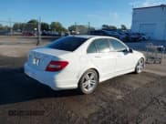 ✅ 2014 Mercedes-Benz C 250 Sport • VIN: WDDGF4HB6ER314397 • Lot: 43896643. Wystawiony na IAAI z przebiegiem 135 214 mil. Bezpłatny archiwum sprzedaży aukcyjnych z USA i szczegółowy raport historii pojazdu na DreamBid. Zdjęcie 4.