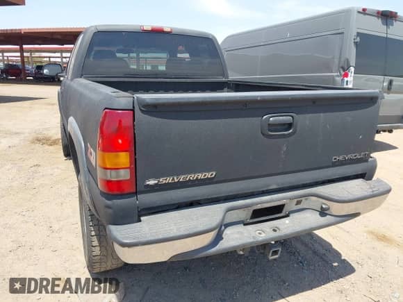 ✅ 2000 Chevrolet Silverado 1500 LS • VIN: 2GCEK19T4Y1290374 • Lot: 42988982. Wystawiony na IAAI z przebiegiem Nie podano mil. Skorzystaj z bezpłatnego archiwum sprzedaży aukcyjnych z USA i zobacz szczegółowy raport historii pojazdu na DreamBid. Zdjęcie 3.