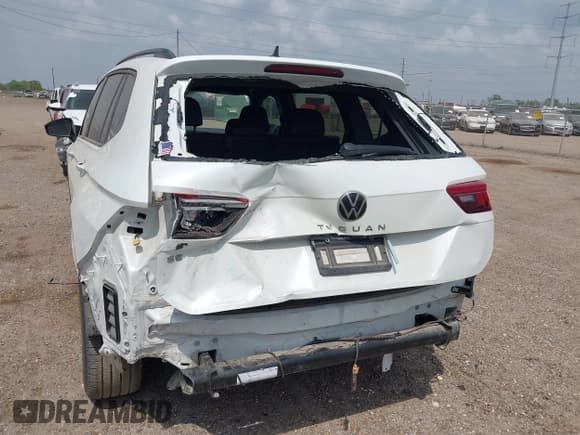✅ 2024 Volkswagen Tiguan SE R-Line Black • VIN: 3VVCB7AX5RM053896 • Lot: 41883670. Listed on IAAI with 11,239 mi. Free auction sales archive from the USA and detailed vehicle history report at DreamBid. Image 3.