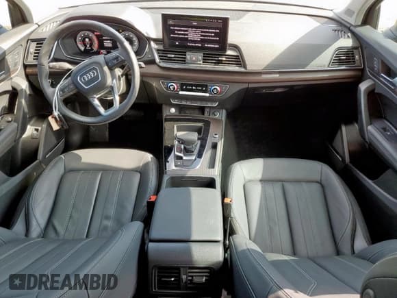 ✅ 2022 Audi Q5 Premium Plus • VIN: WA1BBAFY2N2118854 • Lot: 64081985. Wystawiony na Copart z przebiegiem 38 677 mil. Bezpłatny archiwum sprzedaży aukcyjnych z USA i szczegółowy raport historii pojazdu na DreamBid. Zdjęcie 8.