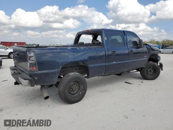 ✅ 2006 Chevrolet Silverado 2500HD LT1 • VIN: 1GCHC23D16F185881 • Lot: 44713115. Wystawiony na Copart z przebiegiem Nie podano. Bezpłatny archiwum sprzedaży aukcyjnych z USA i szczegółowy raport historii pojazdu na DreamBid. Zdjęcie 3.