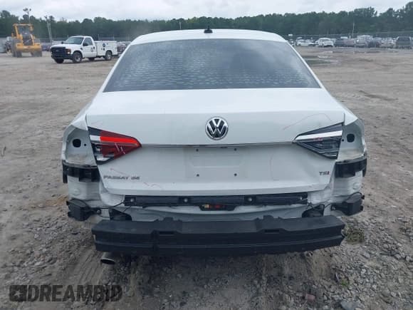 ✅ 2017 Volkswagen Passat SE • VIN: 1VWBT7A39HC040828 • Lot: 43057950. Listed on IAAI with 69,000 mi. Free auction sales archive from the USA and detailed vehicle history report at DreamBid. Image 6.