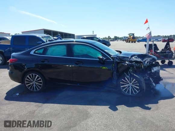 ✅ 2023 BMW 2 Series 228i • VIN: WBA53AK00P7M31999 • Lot: 43120174. Wystawiony na IAAI z przebiegiem 40 341 mil. Bezpłatny archiwum sprzedaży aukcyjnych z USA i szczegółowy raport historii pojazdu na DreamBid. Zdjęcie 13.