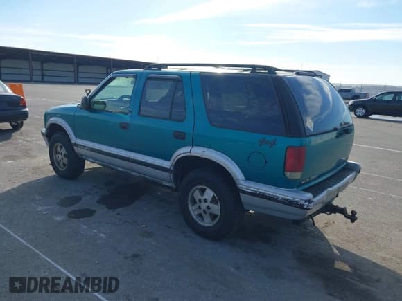 ✅ 1996 Chevrolet Blazer • VIN: 1GNDT13W0T2126213 • Лот: 43607689. Опубликован ранее на IAAI с пробегом 278 071 миль. Бесплатный доступ к архиву аукционных продаж из США и подробный отчёт об истории автомобиля на DreamBid. Изображение 3.