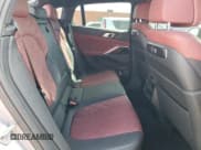 ✅ 2024 BMW X6 xDrive40i • VIN: 5UX33EX09R9T32078 • Lot: 81307445. Wystawiony na Copart z przebiegiem 43 143 mil. Bezpłatny archiwum sprzedaży aukcyjnych z USA i szczegółowy raport historii pojazdu na DreamBid. Zdjęcie 11.