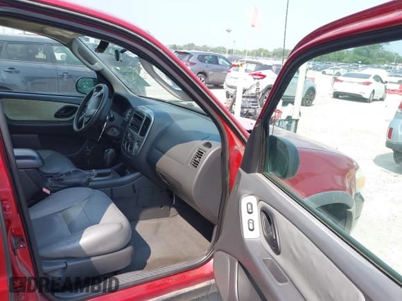 ✅ 2005 Ford Escape XLT • VIN: 1FMYU03195KB03727 • Лот: 42907563. Опубликован ранее на IAAI с пробегом 241 696 миль. Бесплатный доступ к архиву аукционных продаж из США и подробный отчёт об истории автомобиля на DreamBid. Изображение 5.