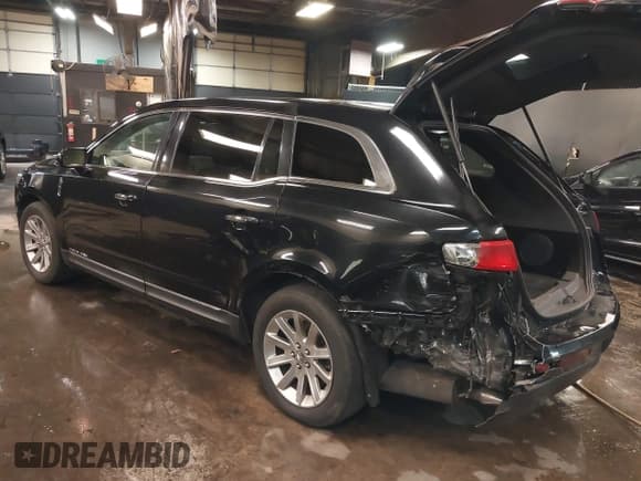 ✅ 2018 Lincoln MKT • VIN: 2LMHJ5NK8JBL02014 • Lot: 41489437. Wystawiony na IAAI z przebiegiem 298 510 mil. Bezpłatny archiwum sprzedaży aukcyjnych z USA i szczegółowy raport historii pojazdu na DreamBid. Zdjęcie 3.