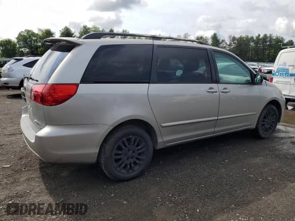 2009 Toyota Sienna LE with VIN 5TDBK23C69S023958, listed as a Copart auction lot 60220025 with 262,409 mi miles and Non repairable. Bid and sale history available at DreamBid. Image 3.