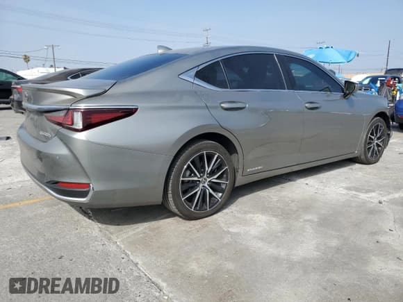 ✅ 2021 Lexus ES 300h • VIN: 58ADA1C1XMU008960 • Lot: 68344265. Listed on Copart with 58,204 mi. Free auction sales archive from the USA and detailed vehicle history report at DreamBid. Image 3.