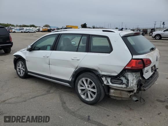 ✅ 2017 Volkswagen Golf S • VIN: 3VWM17AU4HM523262 • Лот: 55090565. Опубликован ранее на Copart с пробегом 95 180 миль. Бесплатный доступ к архиву аукционных продаж из США и подробный отчёт об истории автомобиля на DreamBid. Изображение 2.