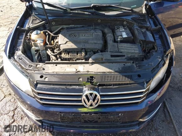 ✅ 2015 Volkswagen Passat S • VIN: 1VWAS7A32FC107572 • Lot: 43460142. Wystawiony na IAAI z przebiegiem 351 171 mil. Bezpłatny archiwum sprzedaży aukcyjnych z USA i szczegółowy raport historii pojazdu na DreamBid. Zdjęcie 10.