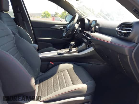 2024 Dodge Hornet R/T z VIN ZACPDFCW0R3A31298, wystawiony jako IAAI lot #42078121 z przebiegiem 44 784 mil mil oraz . Historia ofert i sprzedaży dostępna na DreamBid. Obrazek 5.