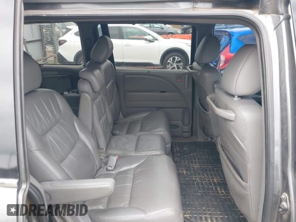 ✅ 2010 Honda Odyssey Touring • VIN: 5FNRL3H99AB111555 • Lot: 42533626. Listed on IAAI with 239,186 mi. Free auction sales archive from the USA and detailed vehicle history report at DreamBid. Image 8.