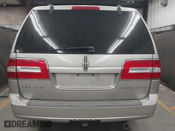 ✅ 2007 Lincoln Navigator • VIN: 5LMFL28597LJ11032 • Lot: 42250797. Listed on IAAI with 248,112 mi. Free auction sales archive from the USA and detailed vehicle history report at DreamBid. Image 16.