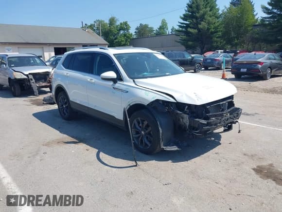 ✅ 2022 Volkswagen Tiguan SE • VIN: 3VV2B7AX2NM096940 • Lot: 42850064. Wystawiony na IAAI z przebiegiem 52 304 mil. Bezpłatny archiwum sprzedaży aukcyjnych z USA i szczegółowy raport historii pojazdu na DreamBid. Zdjęcie 1.